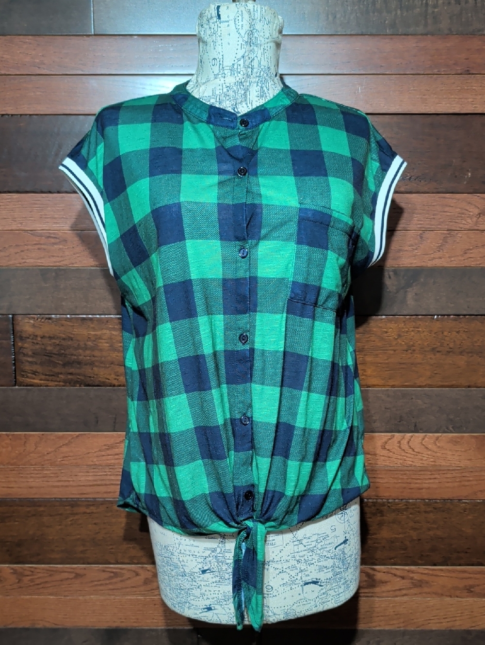 No Boundaries Green & Navy Plaid Tie-Front Cap Sleeve Top